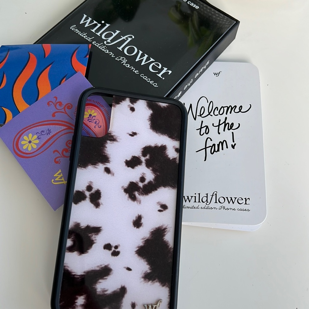Wildflower Cowhide iPhone X/XS Case - Picture 3 of 4